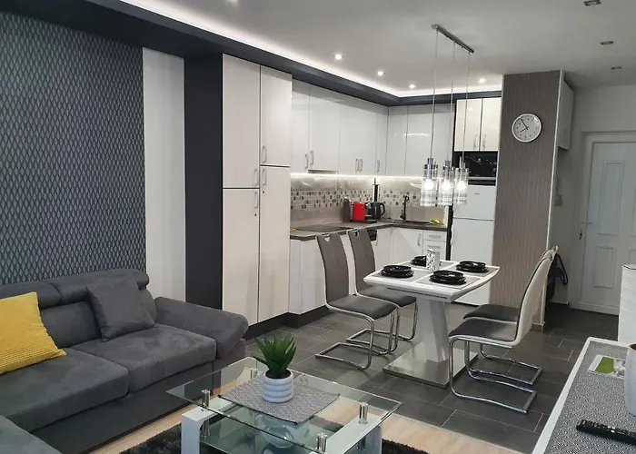Devai-Lux Apartman Sarvar