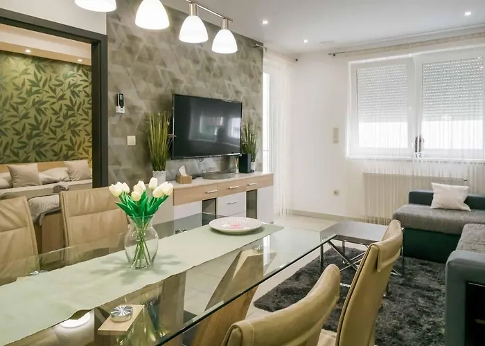 Devai-Lux Apartman Sarvar