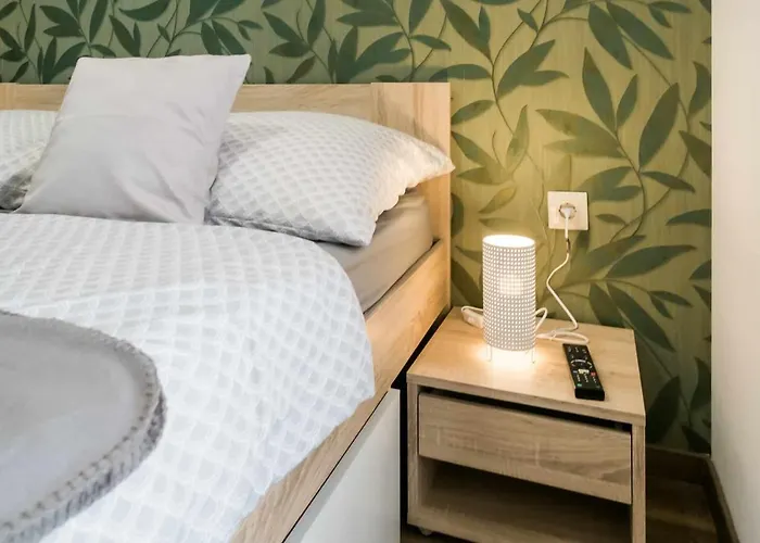 Devai-Lux Apartman Sarvar