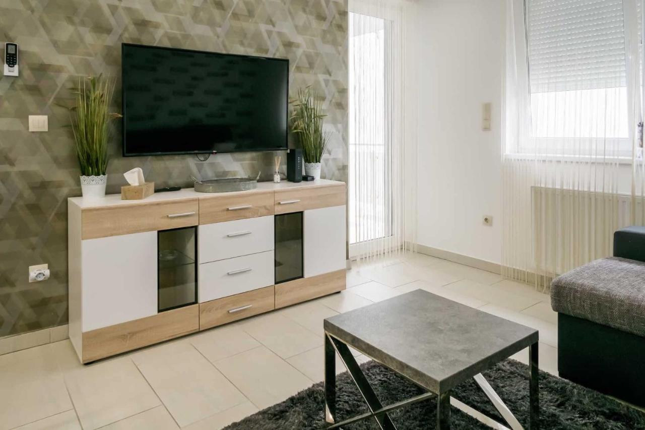 Devai-lux Apartment Sarvar